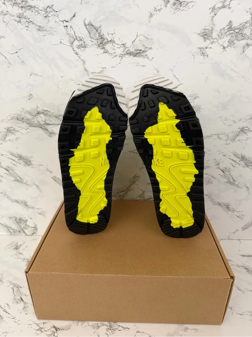 Nike Air Max 90 Gore-Tex Volt Shoes Athletic FD5810 Men Size 6.5/ Women Size 8